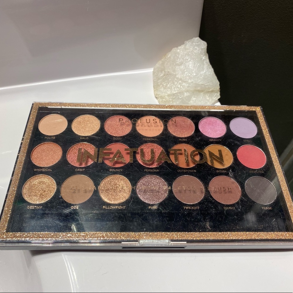 Infatuation by Profusion eyeshadow palette
